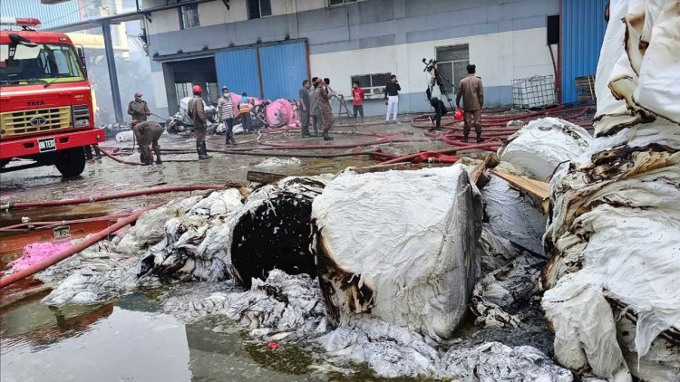 সোনারগাঁয়ে টিস্যু কারখানার আগুন নিয়ন্ত্রণে