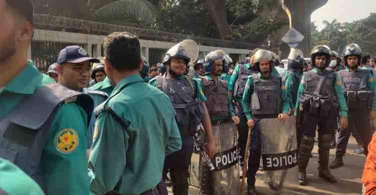 ইজতেমা ময়দান ঘিরে আইনশৃঙ্খলা বাহিনীর সতর্ক অবস্থান