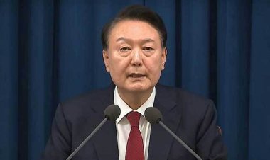 সামরিক আইন জারি দ. কোরিয়ার প্রেসিডেন্ট দ্বিতীয় অভিশংসনের মুখোমুখি