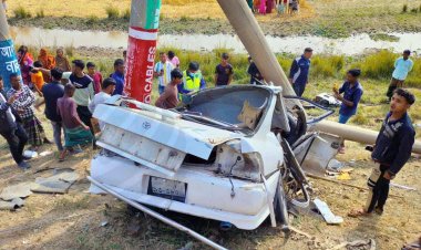 নিয়ন্ত্রণ হারিয়ে প্রাইভেটকার খাদে, নিহত ৩