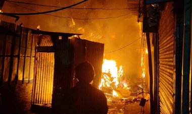  ভোরের আগুনে পুড়লো বনানী বস্তির ঘর