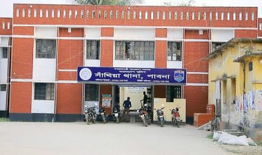  পাবনায় ট্রাকের ধাক্কায় ৩ শ্রমিক নিহত