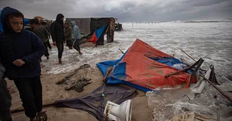 গাজায় শীতের মধ্যে আশ্রয়হীন প্রায় ১০ লাখ ফিলিস্তিনি