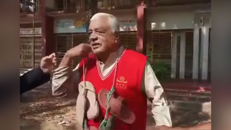 মুক্তিযোদ্ধার গলায় জুতার মালা