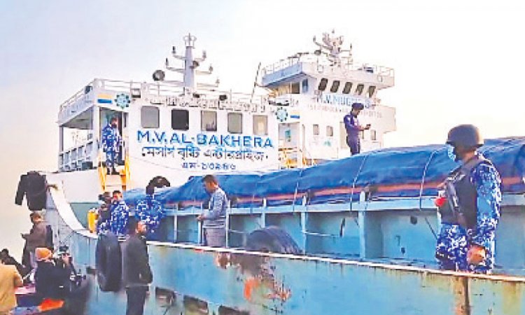 মেঘনায় জাহাজে রক্তাক্ত সাত লাশ