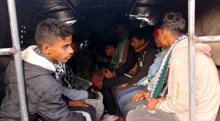 খেজুরের রস খেয়ে জয় বাংলা স্লোগান, আটক ১৫