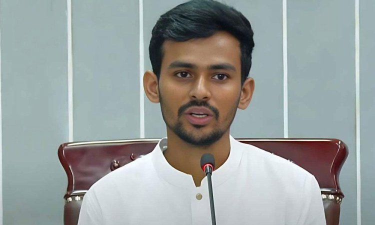 সচিবালয়ের আগুনে ‘ষড়যন্ত্রের গন্ধ’ পাচ্ছেন উপদেষ্টা আসিফ মাহমুদ