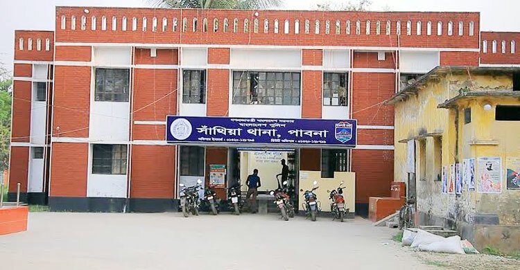 পাবনায় ট্রাকের ধাক্কায় ৩ শ্রমিক নিহত