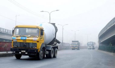  ঢাকায় আজও ঘন কুয়াশা, সূর্যের দেখা নেই   