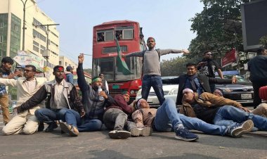 চাকরিচ্যুত বিডিআর সদস্যদের শাহবাগ অবরোধ