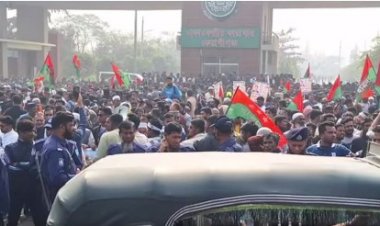 বাবরের মুক্তির অপেক্ষায় কারাগারের সামনে নেতাকর্মীদের ঢল