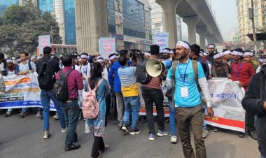 প্রবাসী কল্যাণ মন্ত্রণালয় অভিমুখে আন্দোলনকারীরা