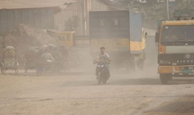 বায়ুদূষণে আজ শীর্ষে ঢাকা, ৫ এলাকার বাতাস ‘ঝুঁকিপূর্ণ’
