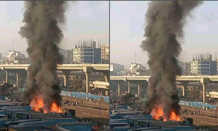 তেজগাঁওয়ে ট্রাকস্ট্যান্ডে আগুন