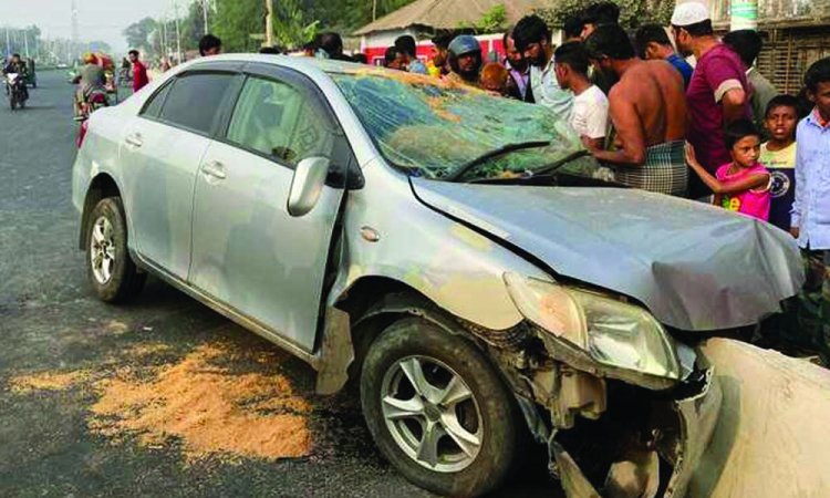 নিয়ন্ত্রণ হারিয়ে ডিভাইডারে প্রাইভেটকারের ধাক্কা, দুলাভাই-শ্যালক নিহত