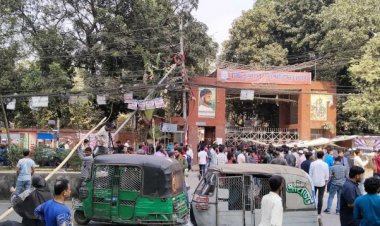 পঞ্চম দিনের মতো সড়ক অবরোধ তিতুমীর কলেজ শিক্ষার্থীদের