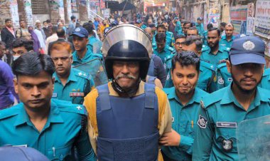 এই ফটো তোলোস কেন : আদালতে শাহজাহান ওমর