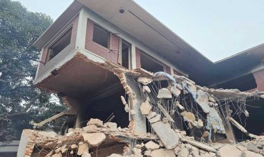 হাসিনার উসকানিমূলক বক্তব্য গভীর ক্রোধের বহিঃপ্রকাশ: সিএ প্রেস উইং: ৩২ নম্বর বাড়ি ভাঙচুর