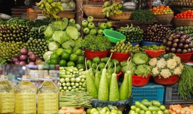 সবজিতে স্বস্তি, অস্বস্তি তেল-চালের বাজারে
