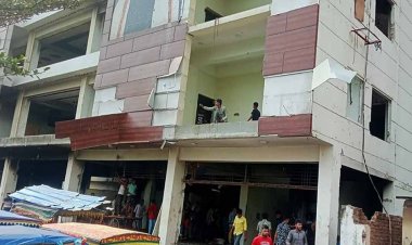 নৌকার প্রতিকৃতি ভেঙে আ.লীগ কার্যালয়কে পাবলিক টয়লেট ঘোষণা