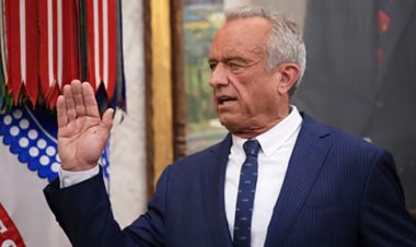 মার্কিন স্বাস্থ্যমন্ত্রী হিসেবে শপথ নিলেন কেনেডি জুনিয়র