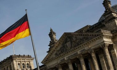 বিশ্ব  জার্মান নির্বাচন: পরবর্তী চ্যান্সেলর হওয়ার লড়াইয়ে ৪ জন