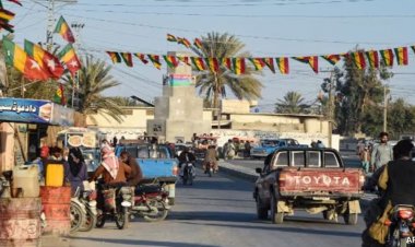 বাস থেকে নামিয়ে পাকিস্তানে ৭ জনকে গুলি করে হত্যা