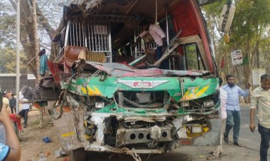 গোপালগঞ্জে বাসের পেছনে আরেক বাসের ধাক্কা, নিহত ২