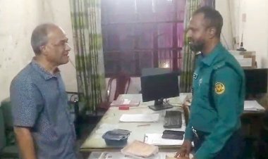 হঠাৎ ভোরে পুলিশের টহল কার্যক্রম পরিদর্শনে স্বরাষ্ট্র উপদেষ্টা