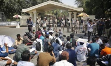 টানা ২৬ ঘণ্টা প্রধান উপদেষ্টার কার্যালয়ের গেটে অবস্থানে জুলাই আন্দোলনে আহতরা