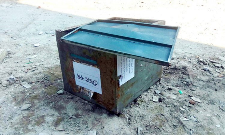 ফাঁকা গুলি ছুড়ে টেন্ডার বাক্স লুট