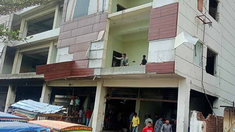 নৌকার প্রতিকৃতি ভেঙে আ.লীগ কার্যালয়কে পাবলিক টয়লেট ঘোষণা