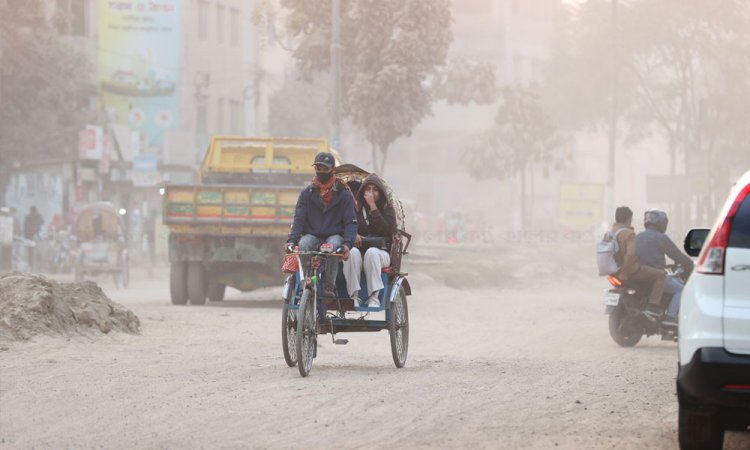 বায়ুদূষণে আজ চতুর্থ ঢাকা, বাতাস ‘অস্বাস্থ্যকর’