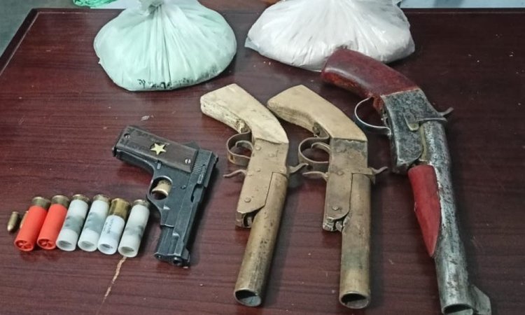 রাজশাহীর চারঘাটে বিপুল পরিমাণ আগ্নেয়াস্ত্র উদ্ধার