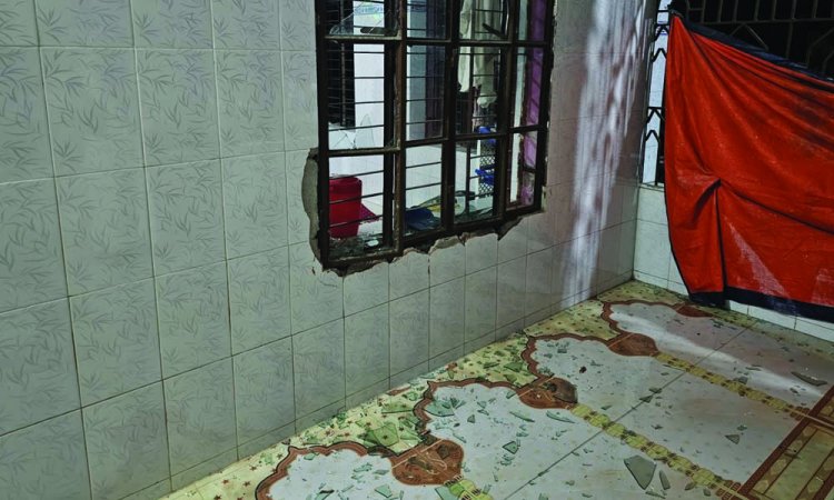 কুমিল্লায় নামাজরত অবস্থায় মসজিদে হামলা-ভাঙচুর, আহত ৪