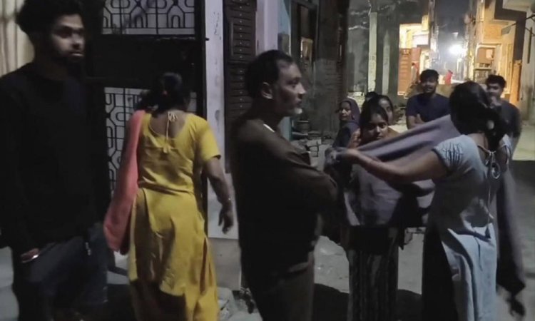 সাতসকালে ভূমিকম্পে কেঁপে উঠল দিল্লি, বাড়ি ছেড়ে রাস্তায় মানুষ