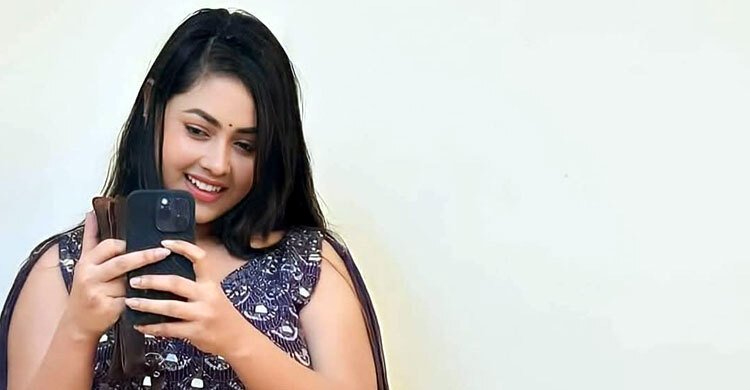 গ্রামের বাড়ি গিয়েও রক্ষা হলো না আওয়ামী লীগ নেত্রী দোলনার