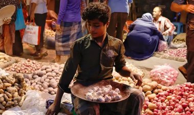 রমজান : কিছু পণ্যের দাম বাড়ায় নাখোশ ক্রেতা