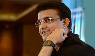 অল্পের জন্য দুর্ঘটনা থেকে বাঁচলেন সৌরভ গাঙ্গুলি!