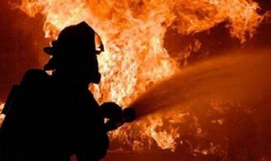  ডেমরায় ফার্নিচার দোকানে আগুন