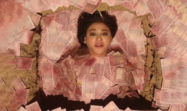 হিসাবহীন টাকার মধ্যে রুনা লায়লা...