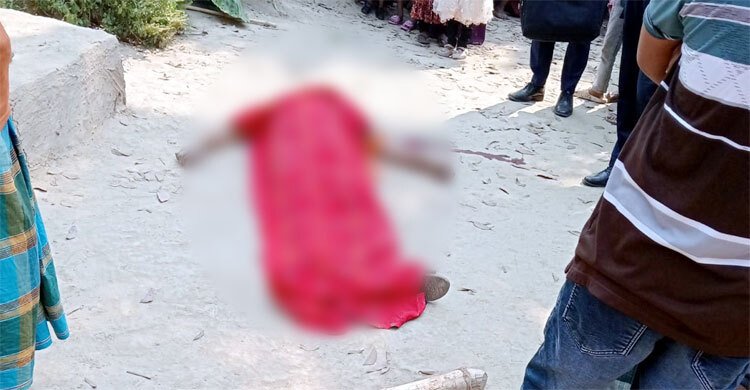 ঝগড়ার সময় স্ত্রীকে বাঁশ দিয়ে পিটিয়ে মারলেন স্বামী