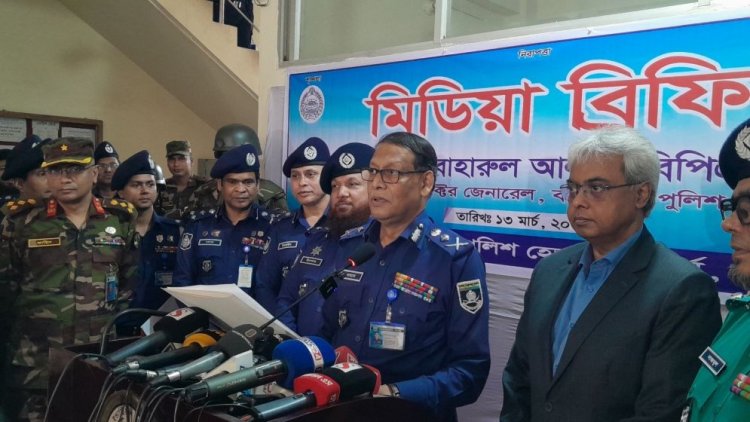 আমাদের কিছু উচ্চাভিলাষী অফিসার ও তাদের অন্ধ আনুগত্যে পুলিশ সদস্যদের জীবন দিতে হয়েছে
