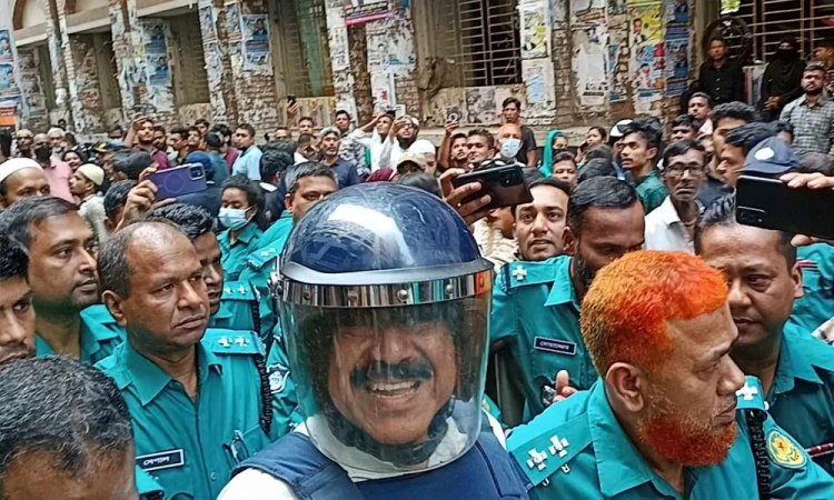কাঠগড়ায় কাঁদলেন সাবেক মন্ত্রী শাজাহান