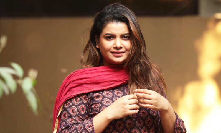যুবকের আপত্তিকর মন্তব্য, ‘স্ক্রিনশট’ প্রকাশ করে যা বললেন শবনম ফারিয়া