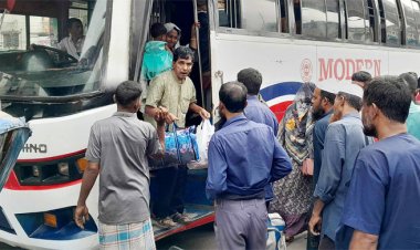 ঢাকায় ফিরতে শুরু করেছে ঈদে গ্রামে যাওয়া মানুষ