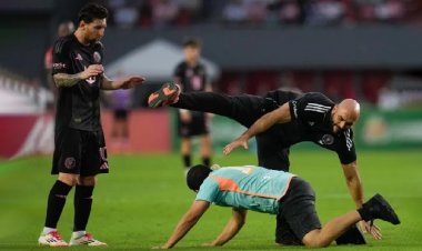 মেসির দেহরক্ষীর মাঠে ঢোকায় নিষেধাজ্ঞা