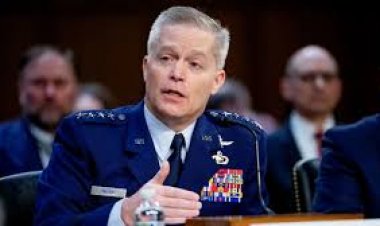 মার্কিন জাতীয় নিরাপত্তা সংস্থার পরিচালককে বরখাস্ত করলেন ট্রাম্প