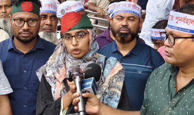 শহীদ মিনারে চাকরিচ্যুত বিডিআর সদস্যদের অবস্থান