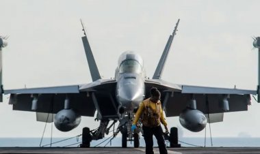 দ্বিতীয় মার্কিন বিমানবাহী রণতরী মধ্যপ্রাচ্যে পৌঁছেছে